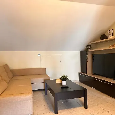 Spacious Attic Nearby The Town. Anatoli  Extérieur photo