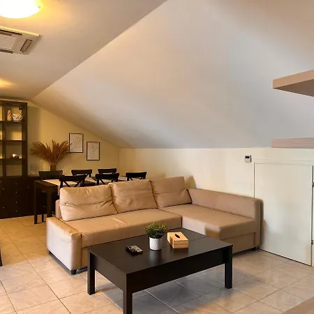 Spacious Attic Nearby The Town. Anatoli  Extérieur photo