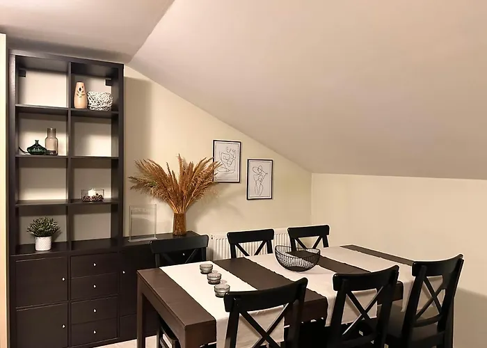 Spacious Attic Nearby The Town.